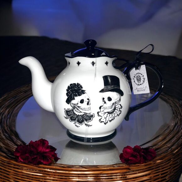 Potters Studio Victorian Skull Couple Teapot Halloween Gothic Mortar Bone 2 Side - Picture 1 of 8